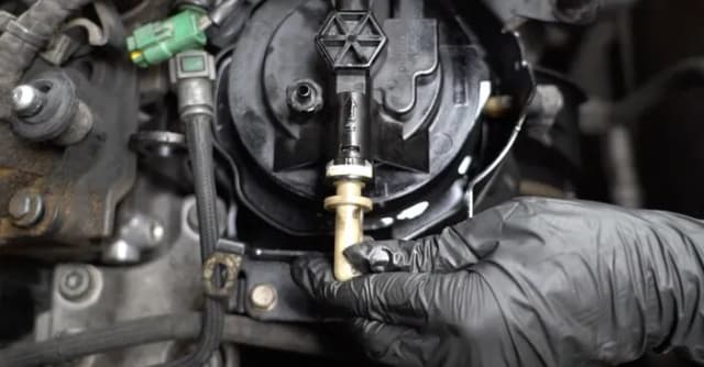 Gdzie jest filtr paliwa w peugeot 407 2.0 benzyna i jak go wymienić