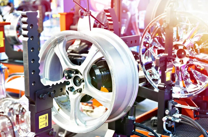 Ile kosztuje prostowanie felgi stalowej? Sprawdź, co wpływa na cenę